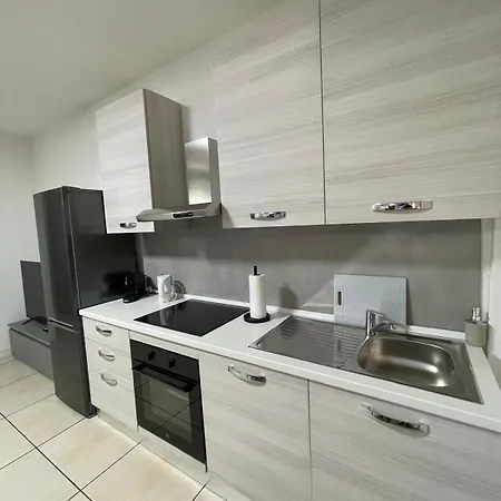 Marconi Centre Apartment Desenzano del Garda